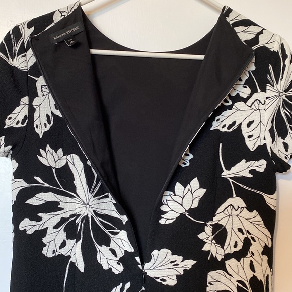Banana Republic Black and White floral cap sleeve work minidress - Picture 5 of 8
